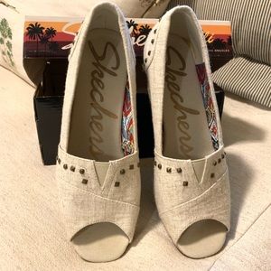 🥰 SKECHERS 🥰 WEDGE HEEL. SIZE 8.5. EUC